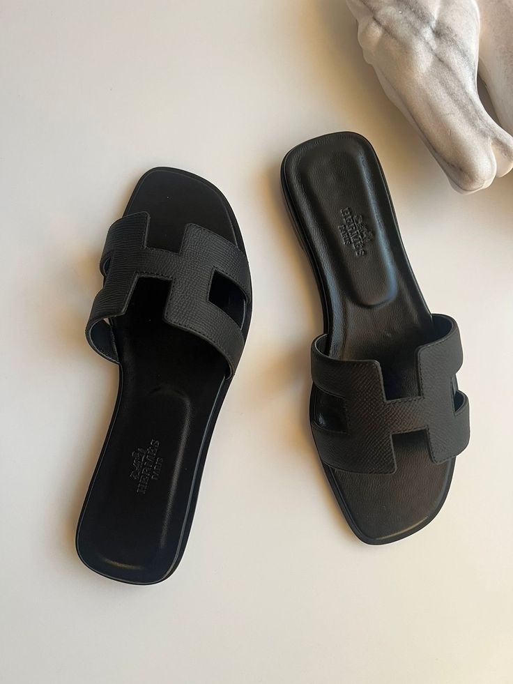 H Type Black Slides