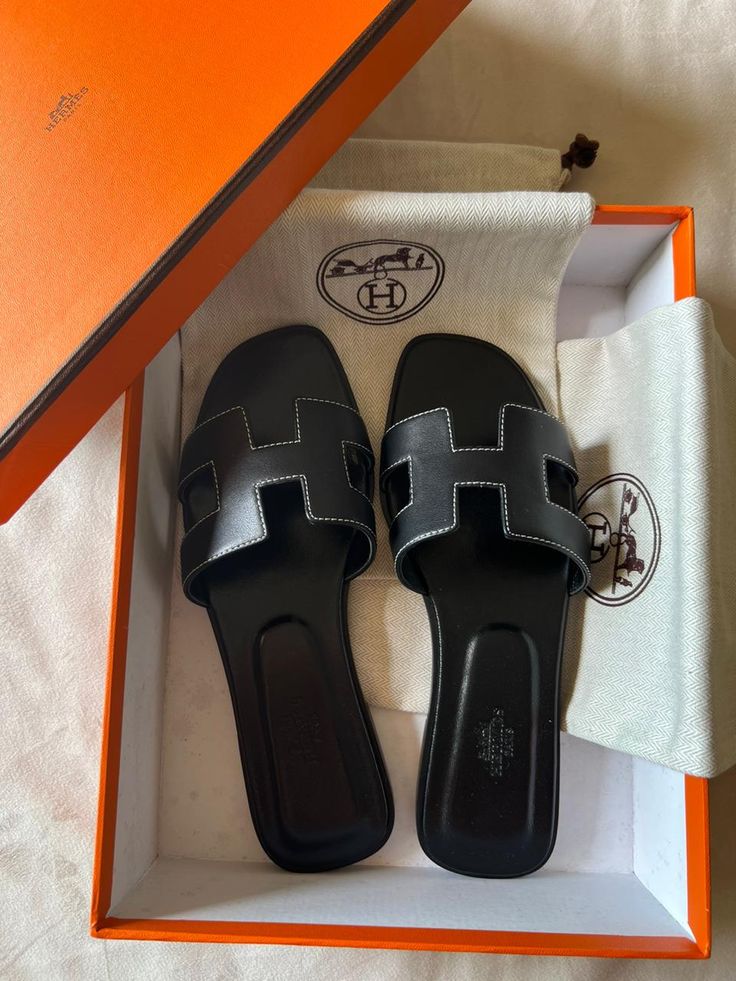 H Type Black Slides